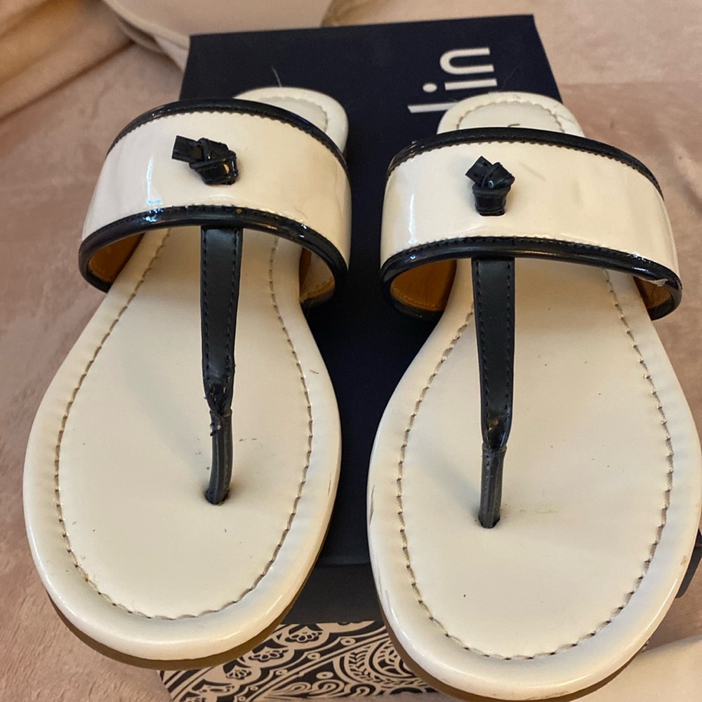 J McLaughlin white sandals with navy trim